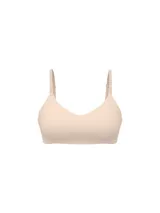 Sujetador inalámbrico y sin costuras de Victoria's Secret, modelo CoolBra Lightly Lined Wireless Plunge en color marzipan. Cuenta con escote pronunciado, relleno transpirable ligeramente forrado y tirantes ajustables con detalle del logotipo de la marca.