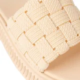 Ojotas beige con plataforma y capellada tejida.