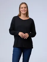 Remera negra de modal, marca French Laundry, con escote redondo y mangas largas.