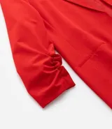 Blazer marrón de crepé de viscosa, corte alargado, sin cierre y mangas fruncidas.