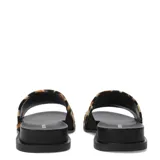 Sandalias planas marca Bottero con banda ancha de cuero con textura de pelo animal print de leopardo y base negra.