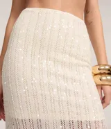 Pollera new midi de tejido de punto con lentejuelas aplicadas, corte ajustado y diseño forrado.