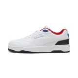 Championes Puma modelo BMW MMS RBD Drive, de diseño urbano inspirado en el automovilismo. Presentan una base blanca con detalles en rojo en el interior, azul en los ojales y talón, y un panel texturizado negro en la parte trasera. Incluyen el logo de BMW Motorsport en el lateral.