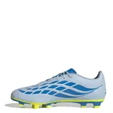 Championes de fútbol Adidas Predator Club Fg/Mg, color celeste con detalles en azul y amarillo. Presentan el diseño icónico de la línea Predator con las tres tiras laterales y suela con tapones para césped natural y artificial.