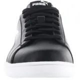 Championes urbanos Puma modelo Up, color blanco con el icónico formstrip de la marca en color negro en los laterales. Presentan un diseño de corte bajo con cierre de cordones y suela de goma resistente.