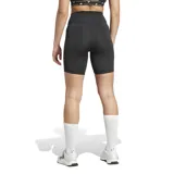 Calza corta de training negra, tiro alto, con tecnología Aeroready y bolsillo lateral.