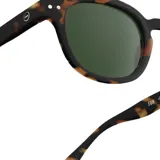 Lentes de sol Izipizi modelo Sun C con armazón de diseño redondeado en estampado carey y cristales oscuros.