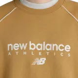 Buzo negro New Balance de cuello redondo, mangas raglán y puños y dobladillo de canalé. Cuenta con el logotipo y el texto "new balance athletics" estampados en el centro del pecho.