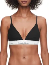 Bralette triangular negro de algodón modal con tirantes finos ajustables y banda elástica blanca con logo de Calvin Klein.