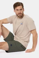 Bermuda de baño verde militar lisa, con cintura elástica y cordón ajustable.