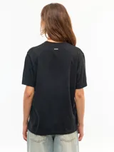 Remera manga corta de cuello redondo en jersey de algodón, de calce regular y largo a la cadera.