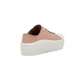 Zapatillas urbanas Moleca de lona color rosa, con cordones y plataforma blanca.