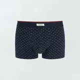 Pack de tres boxers de algodón elastizado con cintura elástica. Incluye un boxer liso color bordó, un boxer azul marino con lunares blancos y un boxer bordó con lunares blancos.
