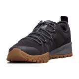 Championes Columbia Fairbanks Low Techlite, calzado de trekking y estilo urbano en color negro con suela de caucho marrón y entresuela gris. Cuentan con empeine de malla transpirable, sistema de cordones elásticos y la marca visible en el lateral. Incorporan tecnología Techlite para amortiguación y suela Omni-Grip para mayor tracción.