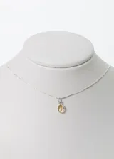 Collar con cadena de plata fina y dije de citrino en forma de gota.