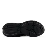 Championes New Balance modelo 2010 (U20109UZ) de diseño unisex en color negro. Confeccionados con una combinación de malla, gamuza y nubuck, cuentan con tecnología ABZORB en la entresuela para mayor amortiguación y absorción de impactos. Presentan el icónico logo 'N' moldeado en los laterales y detalles reflectantes.