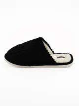 Pantuflas cerradas de pana negra con interior de corderito sintético color crema.