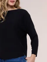 Buzo tejido liviano de calce holgado color celeste, con escote bote y mangas tipo dolman.