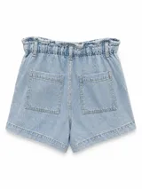 Short de denim de tiro alto en color celeste claro, con cintura fruncida elástica y cordón ajustable delantero. Posee bolsillos frontales appliqués y trabillas para cinto.