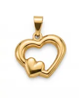 Dije de acero con baño dorado, compuesto por dos corazones concéntricos de diseño minimalista.