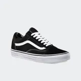 Championes Vans Old Skool negros con la sidestripe blanca y suela de goma blanca.