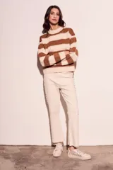 Sweater de punto a rayas horizontales color beige y marrón con lurex.