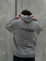 Canguro gris con capucha ajustable con cordones, bolsillo tipo canguro y puños y bajo acanalados.