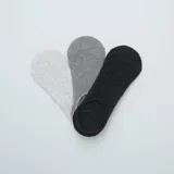 Pack de tres medias tobilleras invisibles en tonos de gris: gris claro, gris medio y gris oscuro.