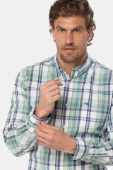 Camisa de manga larga con estampado a cuadros, corte regular y logo bordado.