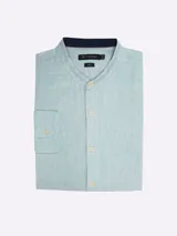 Camisa de manga larga de lino y algodón con diseño de rayas finas, cuello mao y cierre frontal con botones.