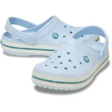 Zueco Crocs Crocband™ Speckled Band color lavanda con suela blanca con motas de colores.