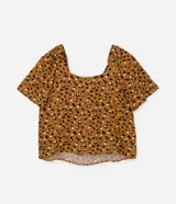 Blusa marrón con estampado de leopardo en blanco y negro, escote cuadrado, mangas cortas con elástico en los hombros y corte holgado.