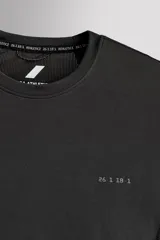 Camiseta técnica de manga larga Zara Athleticz, color marrón, de ajuste slim fit con cuello redondo y costuras decorativas.