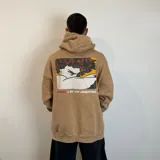Canguro oversize con efecto de lavado ácido en color gris oscuro. Presenta capucha con cordones ajustables, bolsillo frontal tipo canguro y un pequeño estampado circular en el pecho.