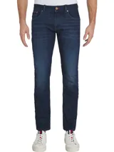 Pantalón de jean Tommy Hilfiger modelo Bleecker, corte slim, color azul oscuro. Confeccionado en tejido denim Power Stretch de mezcla de algodón, con efecto desteñido en las rodillas, estilo de cinco bolsillos y logo bordado en el bolsillo trasero.