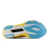 Championes de running New Balance FuelCell SC Elite V6 de mujer, en color amarillo con detalles en azul oscuro, celeste y plateado. Cuentan con una entresuela gruesa con tecnología FuelCell, placa de fibra de carbono y capellada de malla transpirable con diseño aerodinámico.