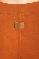 Remera de algodón negro con mangas cortas abullonadas, cuello redondo y costura central frontal.