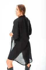 Camisola negra de algodón con corte relajado y terminaciones limpias.