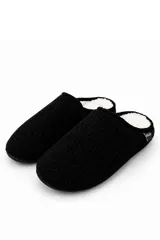 Pantuflas Boccato de color bordó, con interior de corderito sintético blanco, ribete al tono y suela plana.