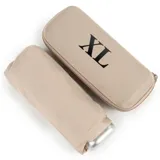 Estuche rígido rectangular color beige con cierre perimetral y logo XL estampado en negro en la parte frontal.
