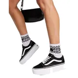 Championes Vans Old Skool con plataforma, color negro con la clásica banda lateral blanca.