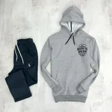 Canguro gris con capucha y cordones negros, bolsillo tipo canguro y estampa en el pecho con el texto "Duxon Co Motor Brand".