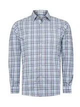 Camisa de manga larga con cuello camisero y cierre frontal de botones. Presenta un diseño de cuadros en tonos azules y blancos, con un bolsillo en el pecho y corte regular.