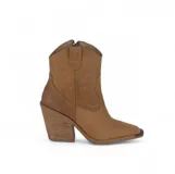 Bota corta estilo texana color marrón con detalles de costuras y cierre lateral.