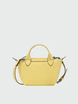 Bolso tipo tote Longchamp Le Pliage Xtra, color amarillo, con doble asa superior y cierre de solapa con botón a presión.