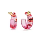 Par de aros tipo argolla de acrílico rosa con cristales verdes y rosados engarzados en monturas doradas.