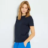 Camiseta azul marino lisa de punto, con cuello redondo y mangas cortas con dobladillo.