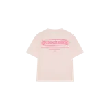 Remera oversize color rosado claro de Eme Studios, modelo Boundless Sugar, con mangas cortas y estampa frontal en tono rosado oscuro con texto y tipografía de estilo urbano.