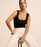 Blusa de viscosa con efecto metalizado, tirantes anchos, escote cuadrado y diseño acanalado al cuerpo, de la marca Cortelle.