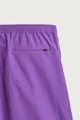 Pantalones cortos de Zara Athleticz confeccionados en tejido técnico ligero color violeta, con cintura elástica ajustable con cordón y pliegues frontales.